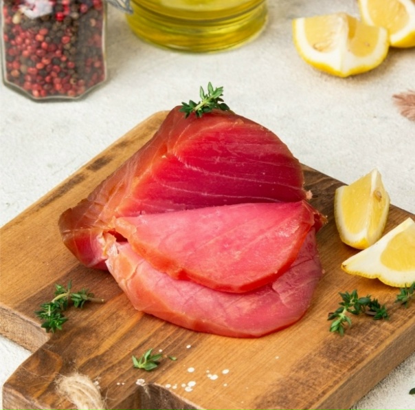 Филе тунца холодного копчения в вакуумной упаковке весовой ААА в Воронеже. Картинка