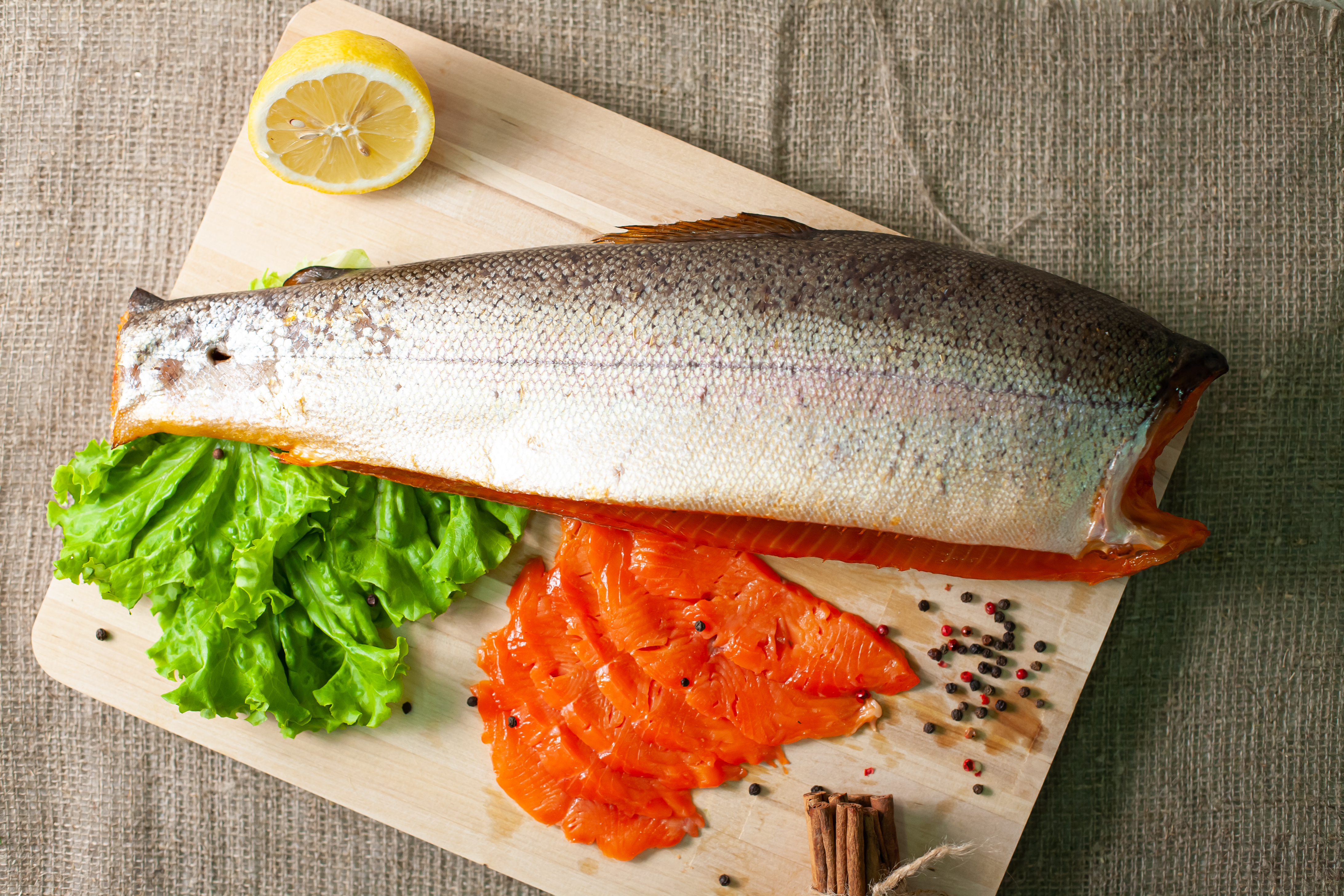 Форель КРУПНАЯ холодного копчения спинка Балык  в Воронеже. Картинка