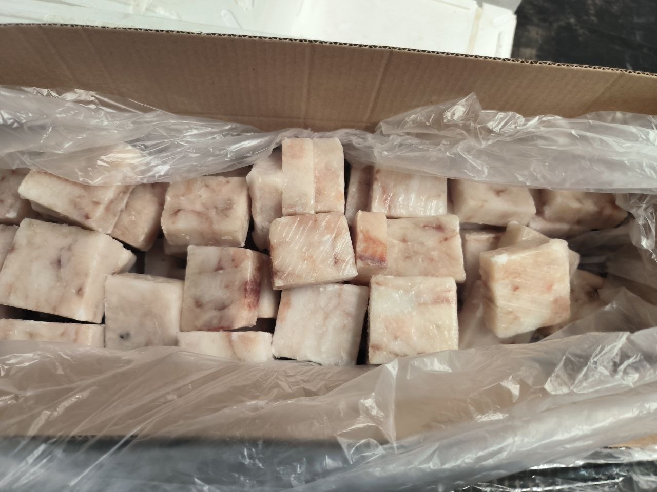 Филе минтая свежемороженое без кожи порционное кубик в Воронеже. Картинка